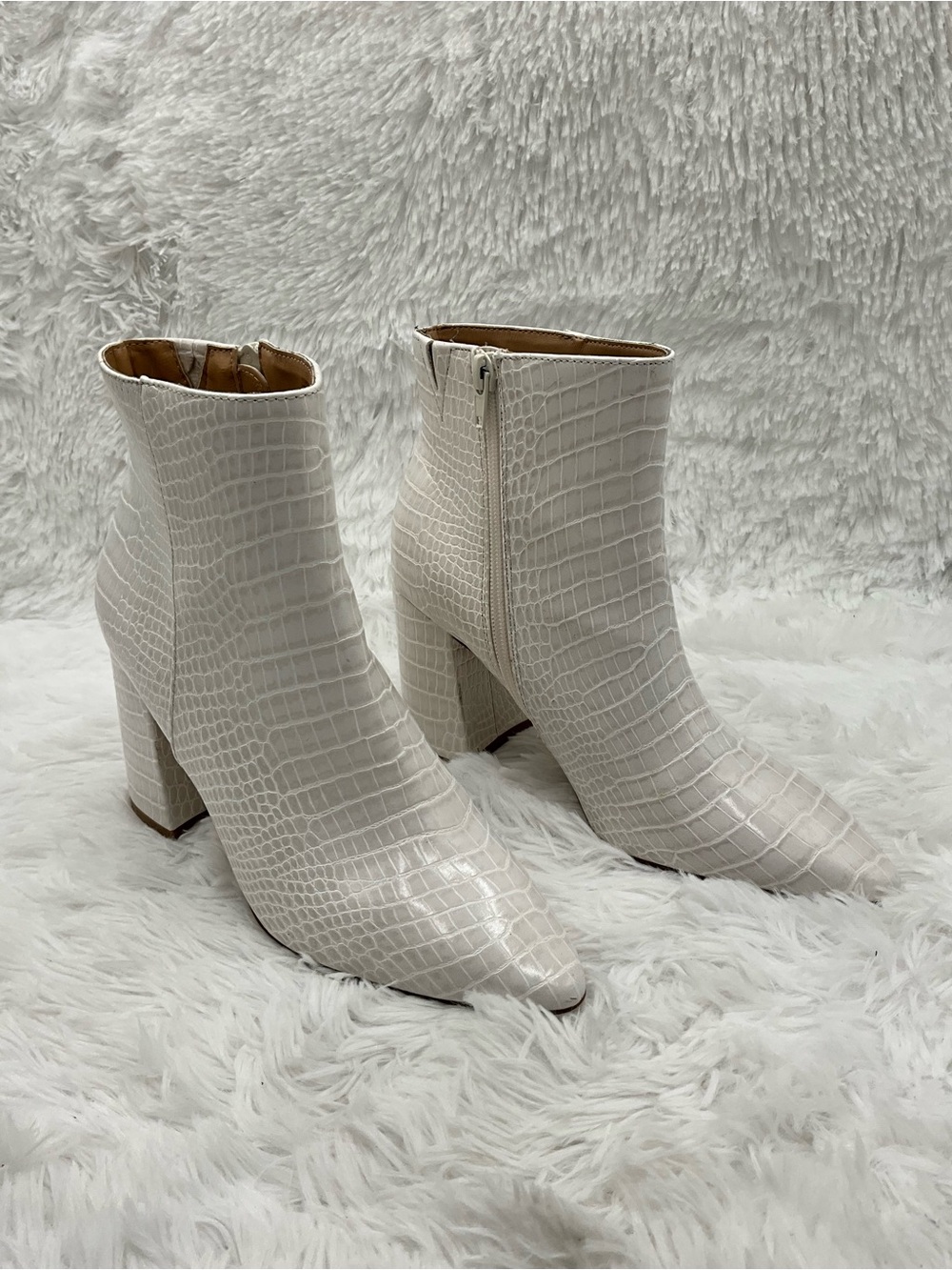 Express Boots Size 7 White Croc-Embossed Pointed Ankle Block Heel Ankle Boots